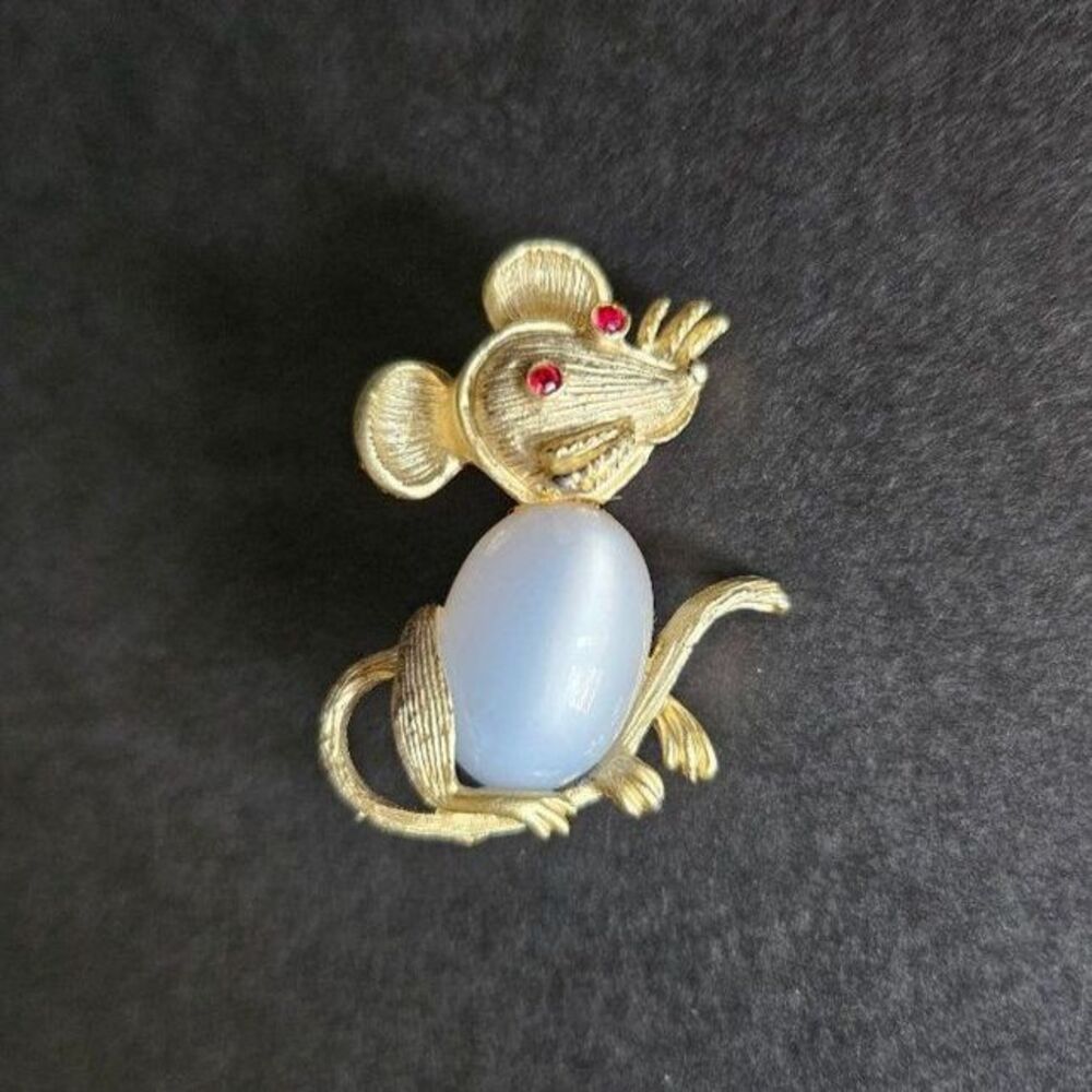 Vintage gold tone jelly belly mouse brooch